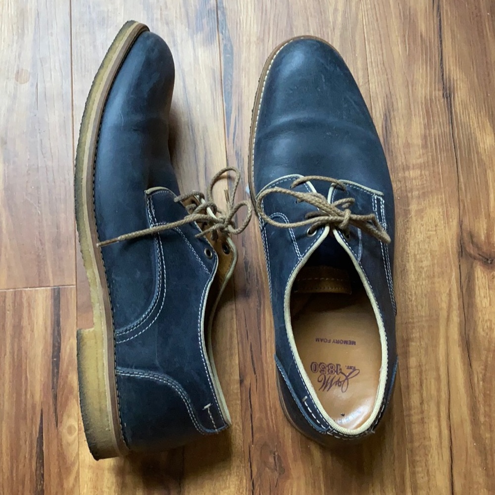Men’s Oxford style shoes